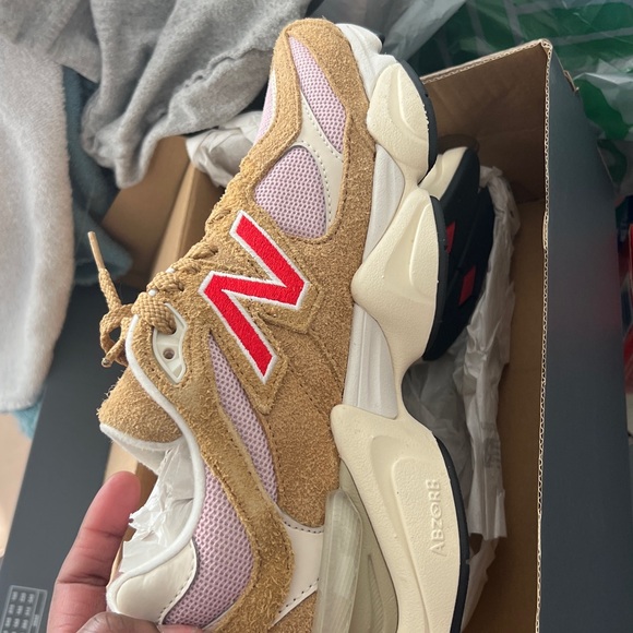 New Balance Tan and Pink Sneakers with Red Accents - Picture 4 of 11